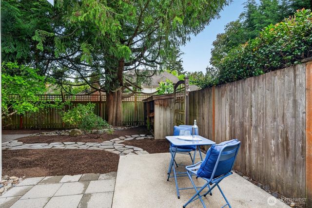 12610 NE 68th Place, Kirkland, WA 98033