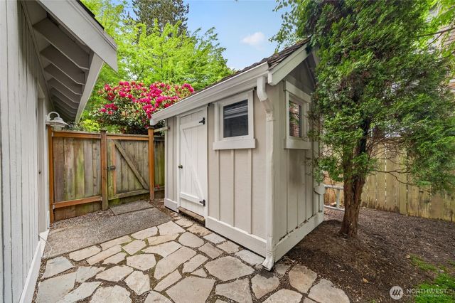 12610 NE 68th Place, Kirkland, WA 98033