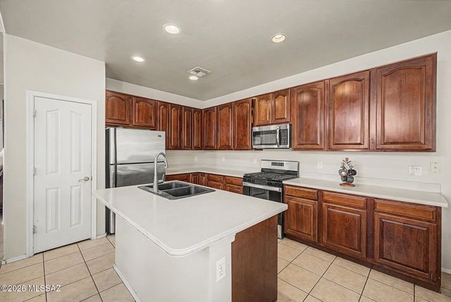 3391 N Fork River Court, Tucson, AZ 85745