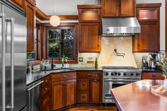 2216 NW 6th Street, Bend, OR 97703