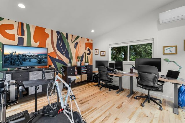 2216 NW 6th Street, Bend, OR 97703