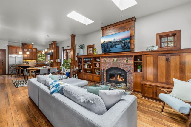 2216 NW 6th Street, Bend, OR 97703