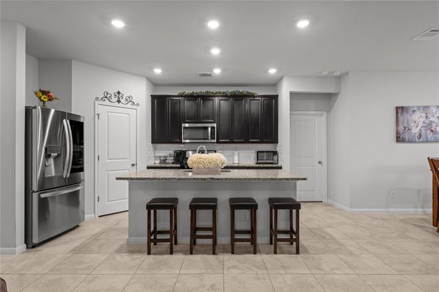 407 Water Way Ave, Hutto, TX 78634