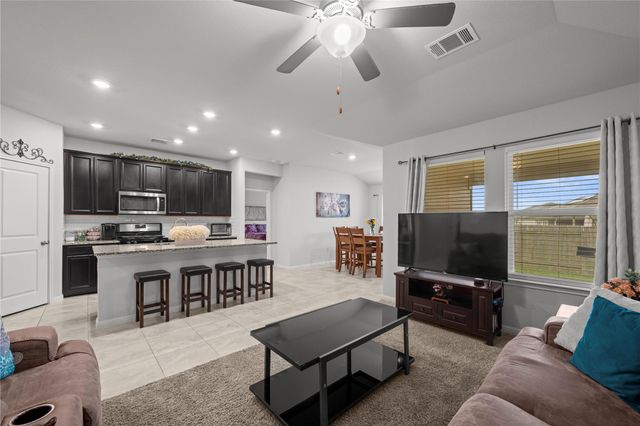 407 Water Way Ave, Hutto, TX 78634