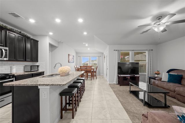 407 Water Way Ave, Hutto, TX 78634