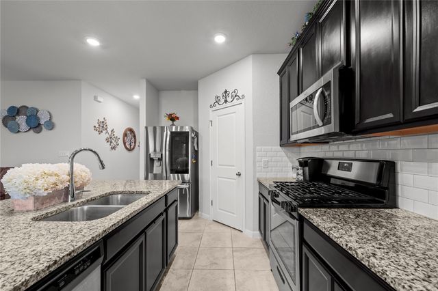 407 Water Way Ave, Hutto, TX 78634