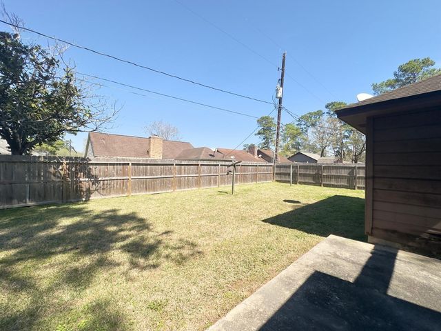 9715 Bayou Woods Drive, Baytown, TX 77521
