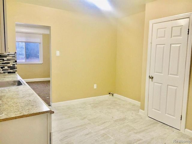 18099 Blackmoor Street, Detroit, MI 48234