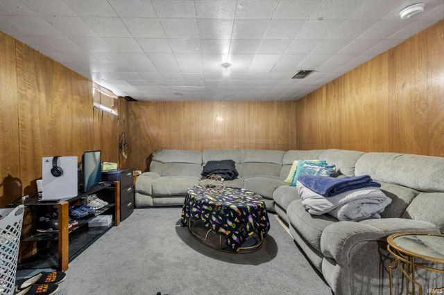 1250 Sussex Drive, South Bend, IN 46628