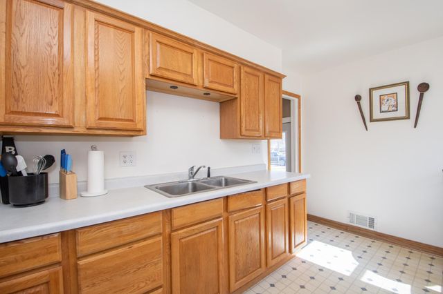 904 18th Street S, Fargo, ND 58103