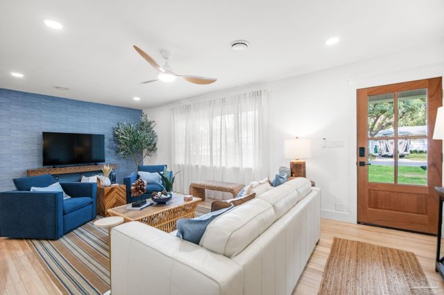 444 York St, Gulf Breeze, FL 32561