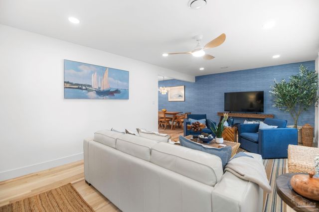 444 York St, Gulf Breeze, FL 32561