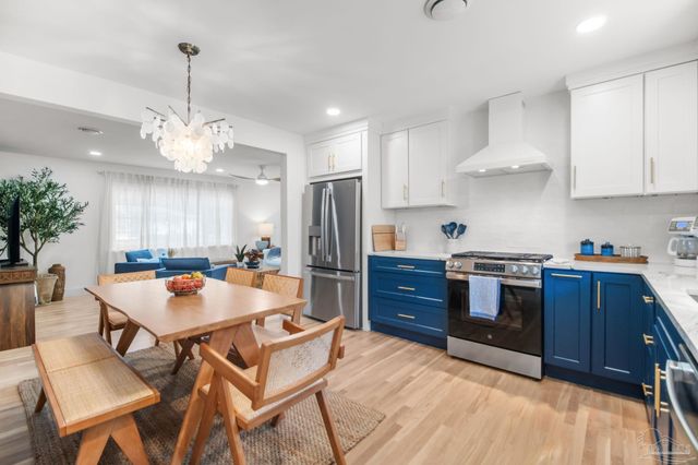 444 York St, Gulf Breeze, FL 32561