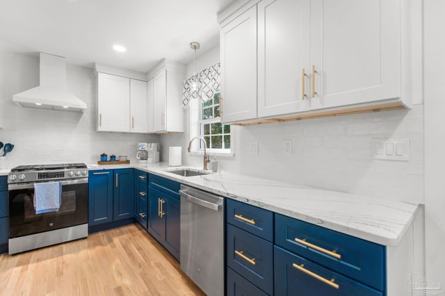444 York St, Gulf Breeze, FL 32561