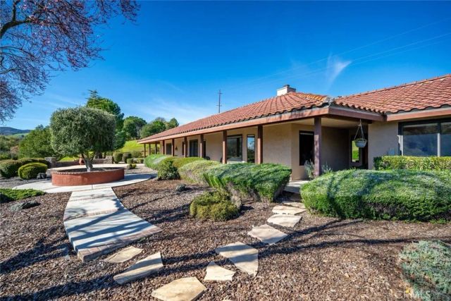 10900 Portal Rd., Atascadero, CA 93422