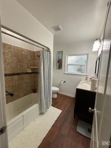 501 B Street, Bakersfield, CA 93304