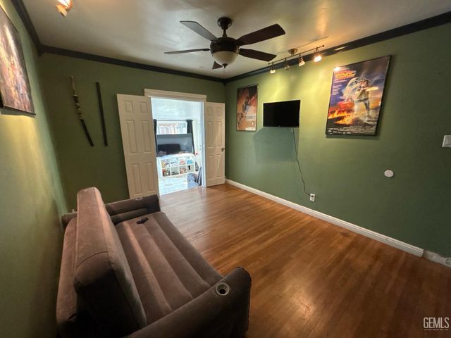 501 B Street, Bakersfield, CA 93304