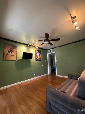 501 B Street, Bakersfield, CA 93304