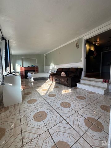 501 B Street, Bakersfield, CA 93304