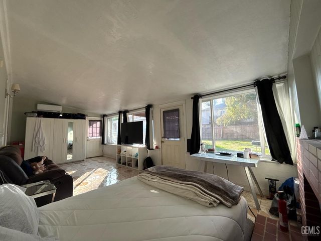 501 B Street, Bakersfield, CA 93304