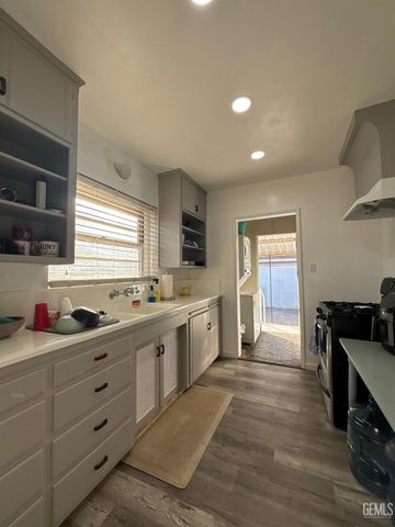 501 B Street, Bakersfield, CA 93304