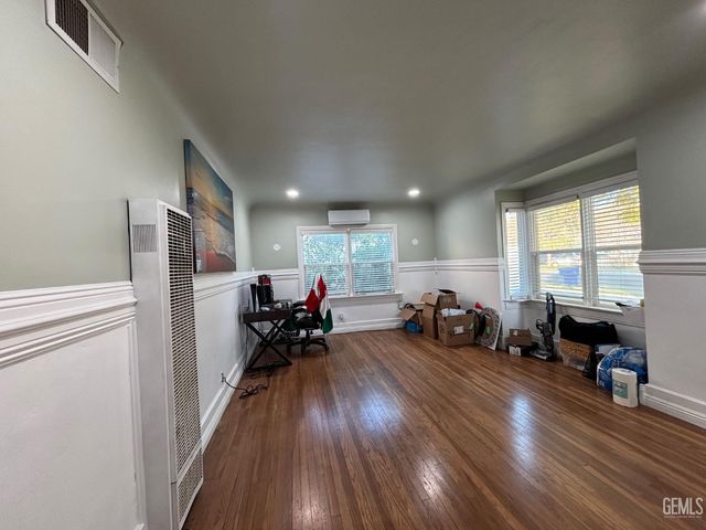 501 B Street, Bakersfield, CA 93304