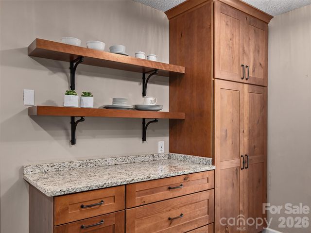 181 Junaluska Oaks Drive, Waynesville, NC 28786