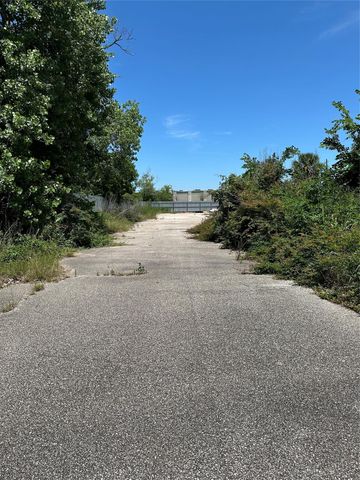 628 Highway 3 S, League City, TX 77573