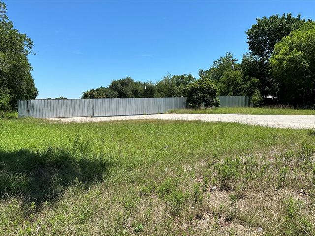 628 Highway 3 S, League City, TX 77573