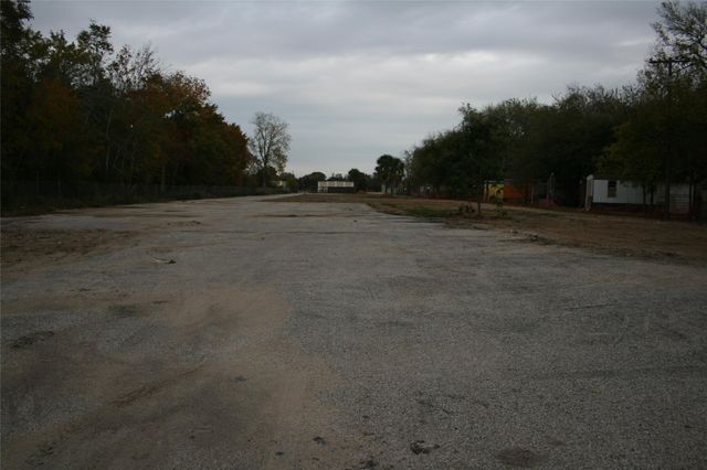 628 Highway 3 S, League City, TX 77573