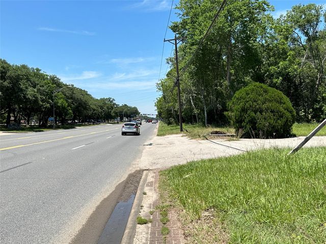 628 Highway 3 S, League City, TX 77573