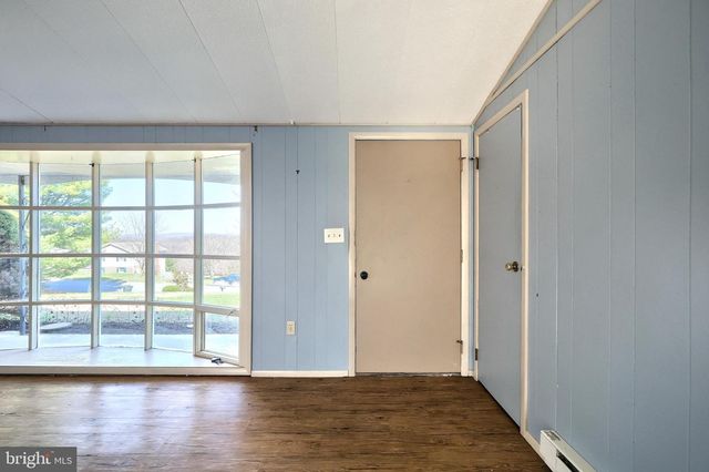 2501 SUNSET CIR, Glenville, PA 17329