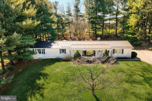 2501 SUNSET CIR, Glenville, PA 17329