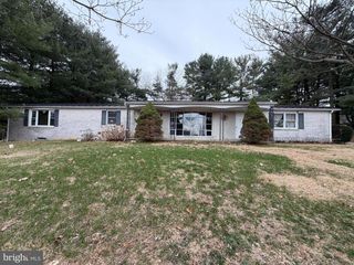 2501 SUNSET CIR, Glenville, PA 17329