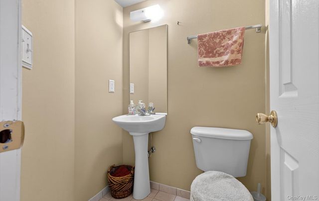 31 Daremy Circle, Medford, NY 11763