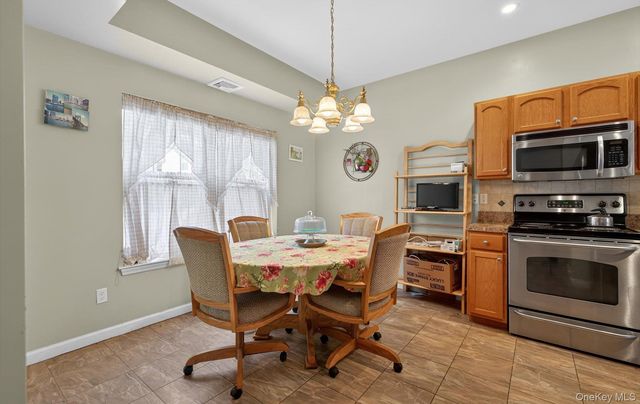 31 Daremy Circle, Medford, NY 11763