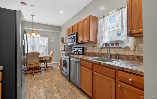 31 Daremy Circle, Medford, NY 11763