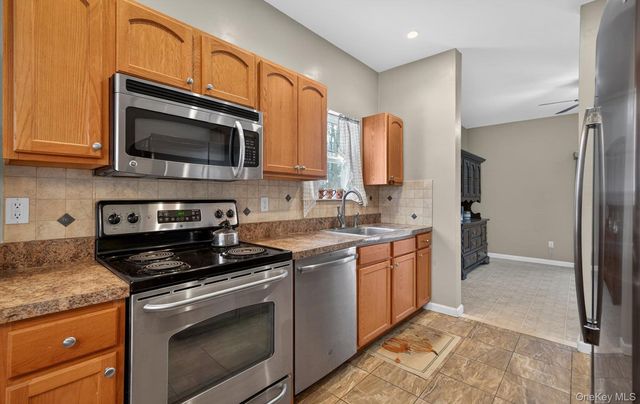 31 Daremy Circle, Medford, NY 11763