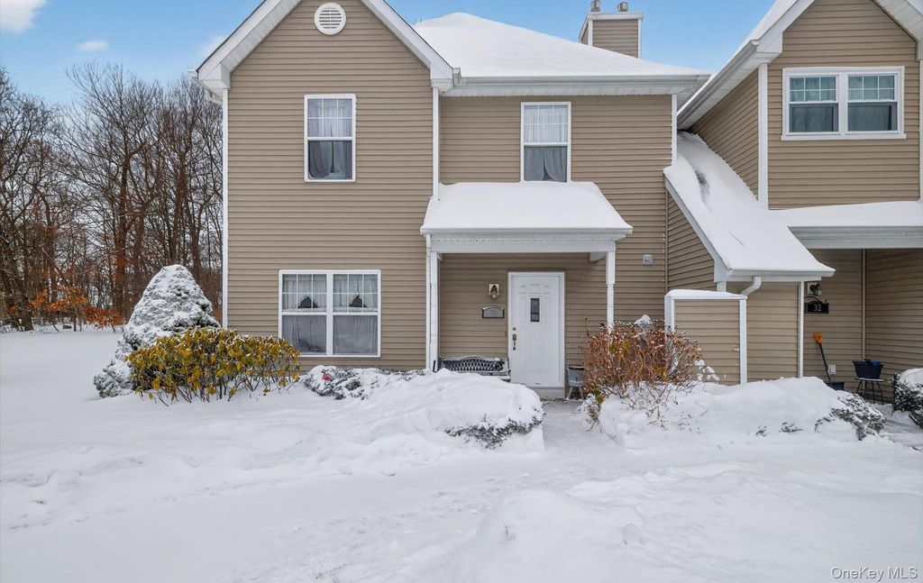 31 Daremy Circle, Medford, NY 11763