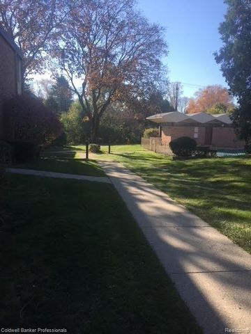 4043 W Maple Road 103, Bloomfield Hills, MI 48301