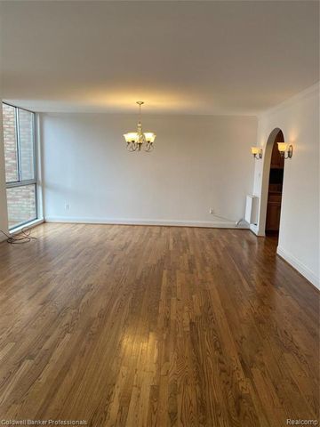 4043 W Maple Road 103, Bloomfield Hills, MI 48301