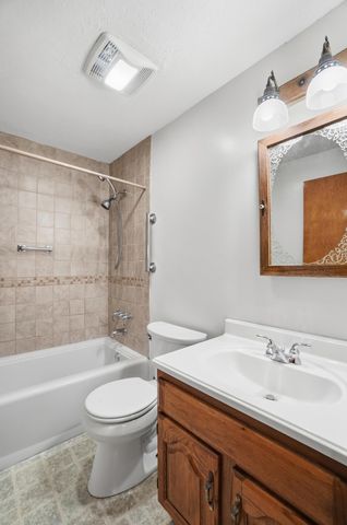 2524 Home Orchard Drive 2524 Home Orchard Drive, Springfield, OH 45503