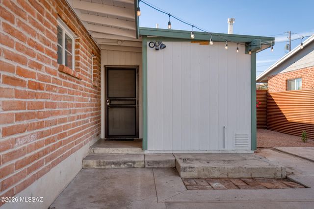 5549 E 2nd Street, Tucson, AZ 85711