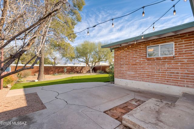 5549 E 2nd Street, Tucson, AZ 85711