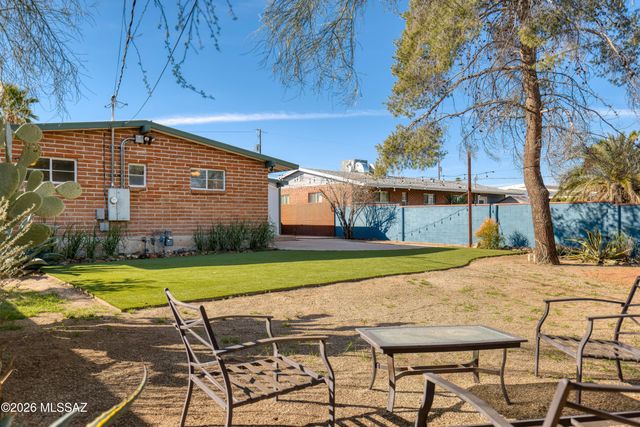 5549 E 2nd Street, Tucson, AZ 85711