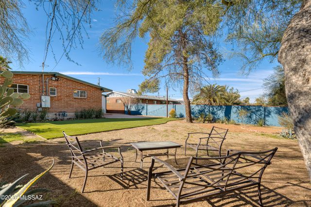 5549 E 2nd Street, Tucson, AZ 85711