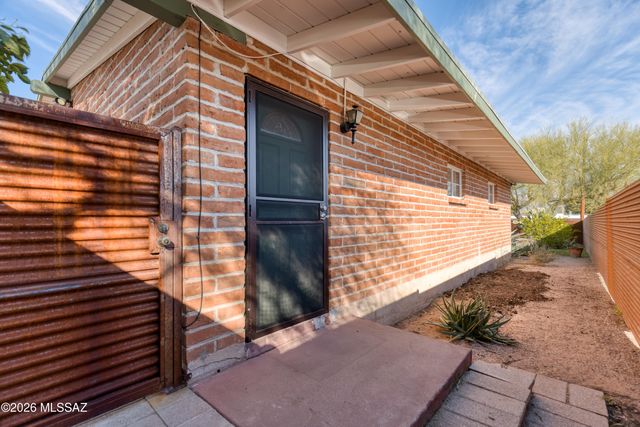 5549 E 2nd Street, Tucson, AZ 85711