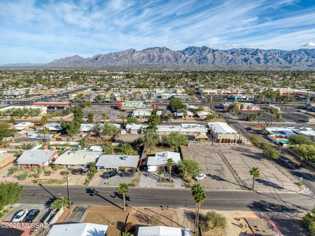 5549 E 2nd Street, Tucson, AZ 85711