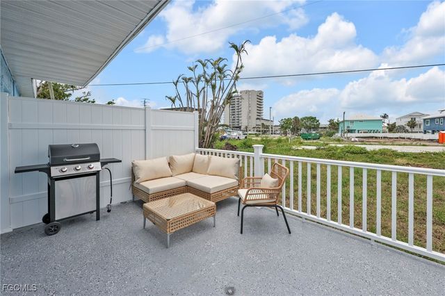 113-119 Fairweather LN, Fort Myers Beach, FL 33931