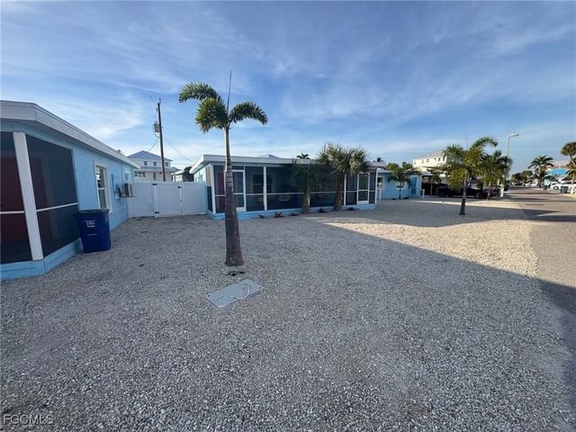113-119 Fairweather LN, Fort Myers Beach, FL 33931